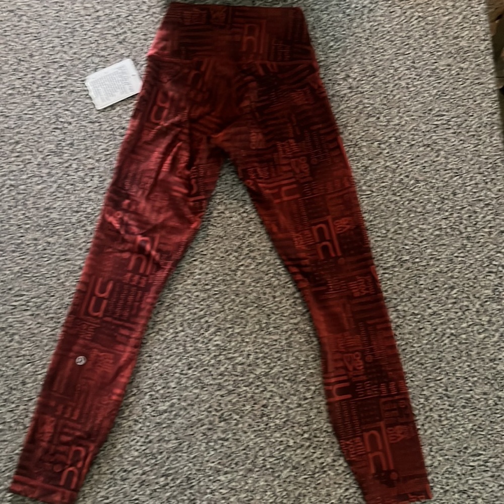 NWT size 4 LuLuLemon 25”leggings limited edition. Brand new,never worn,or washed - Picture 4 of 5